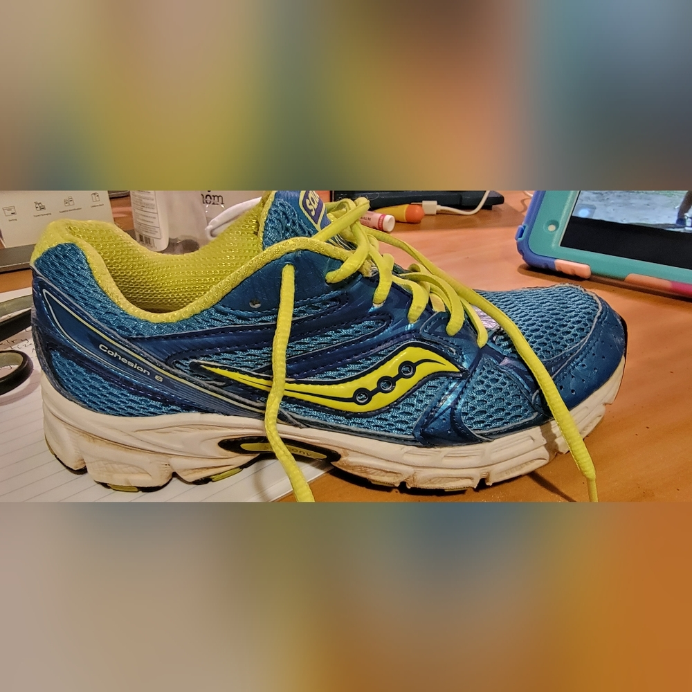 Saucony womens size 8 ,running shoes, blue, green